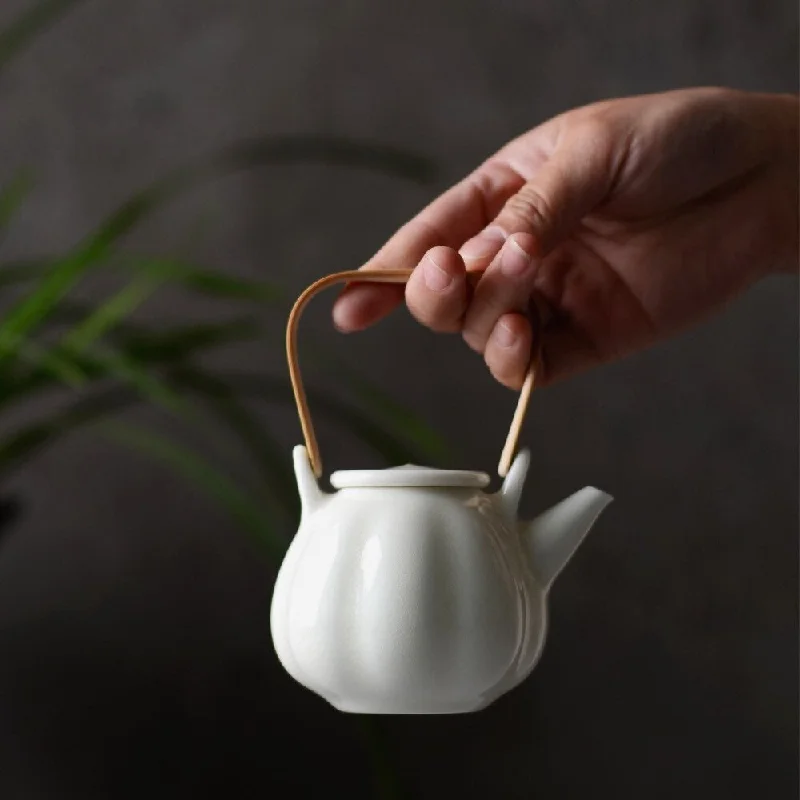 Gohobi Handmade White Gloss Teapot